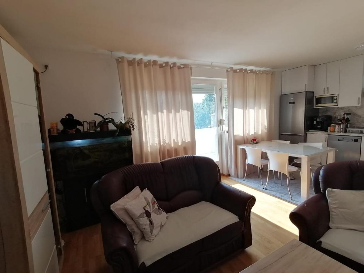 Airport Apartment Surčin Екстериор снимка